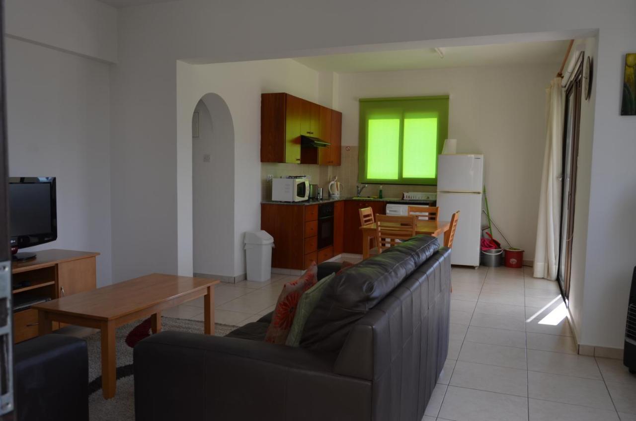 Faros Beach Apartment A102 Paphos ภายนอก รูปภาพ